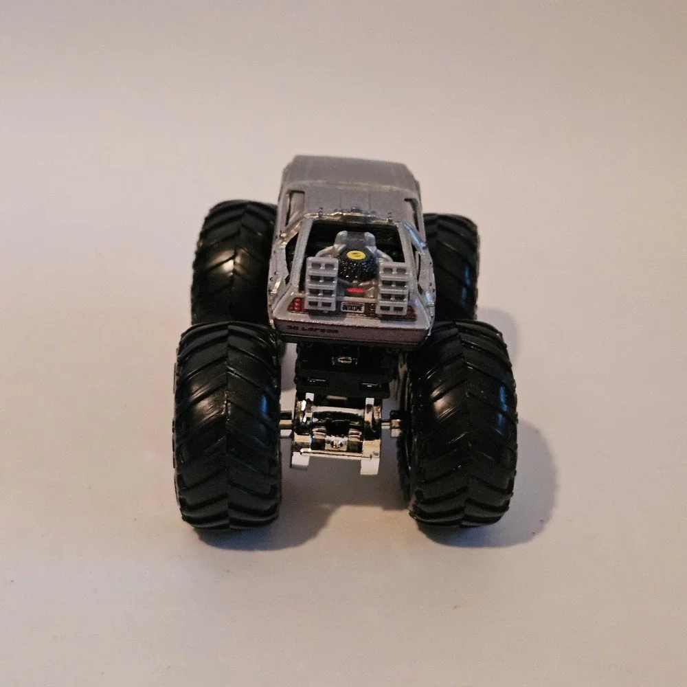 Hot Wheels Monster Trucks Back to the Future DeLorean Time Machine 1:64 Silver